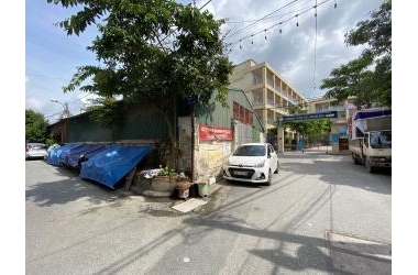 BÁN ĐẤT CÁCH 1 NHÀ RA PHỐ, GẦN TRƯỜNG, CHỢ, Ô TÔ TRÁNH, DÂN CƯ ĐÔNG. CHƯA ĐẾN 5TR/M2. 0784092999